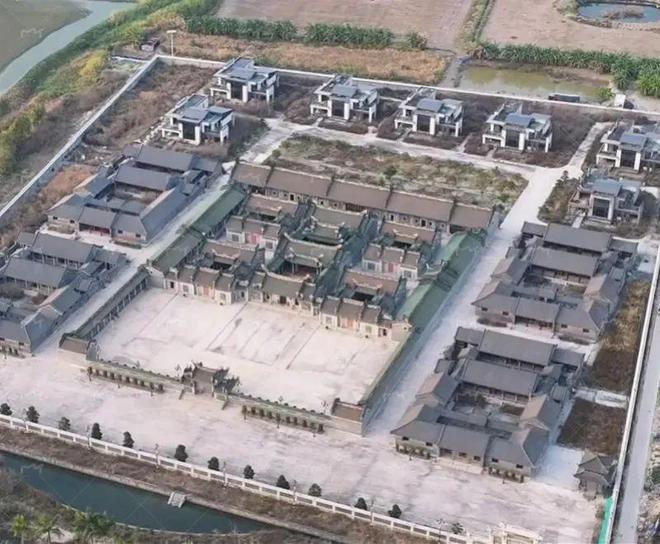 ELYSEA落户淮海中路汕头过亿违建豪宅被拆除爱游戏app登录哈佛演讲女生引发争议K11(图3)